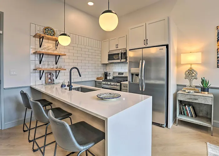 Modern Downtown Birmingham Condo W/ Rooftop Access
