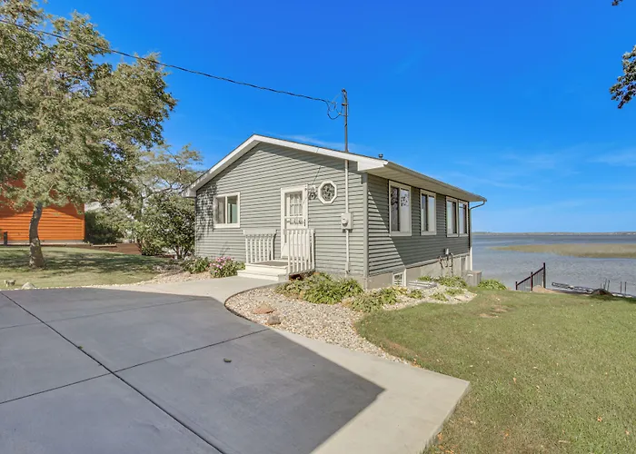 Lake Mary Cottage W/ Private Beach & Boat Dock