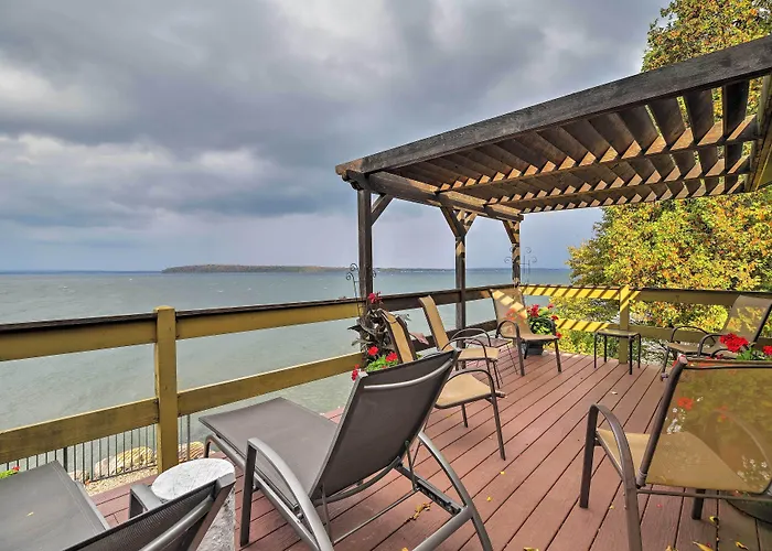 Lake Champlain Cottage W/ Private Deck & Fire Pit!