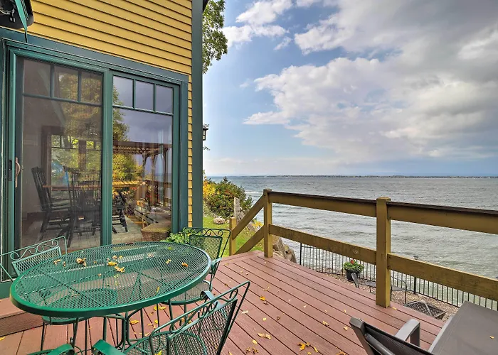 Lake Champlain Cottage W/ Private Deck & Fire Pit!