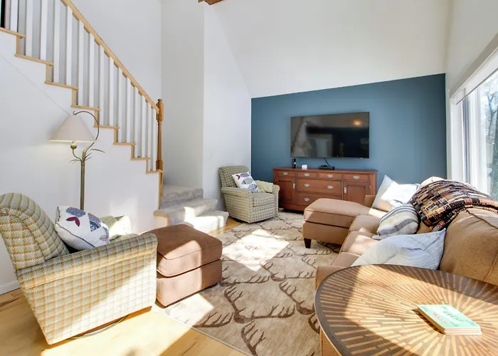 Breezy Point Cabin: Deck W/ Golf Course Views!