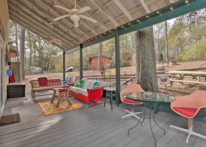 Lakeside Pleasure Island Cabin W/ Deck & Gas Grill