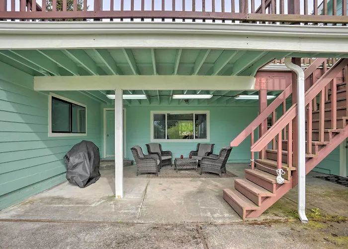 Bungalow W/ Wraparound Deck - 8 Mi To Brookings