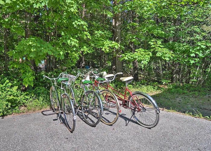Woodland Retreat: Near Trails, Golf & Wineries!