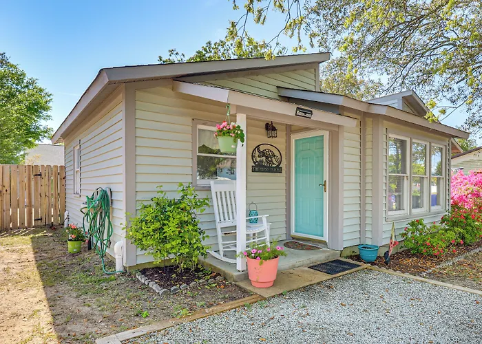 Oak Island Home W/ Fenced Yard, Walk To Long Beach