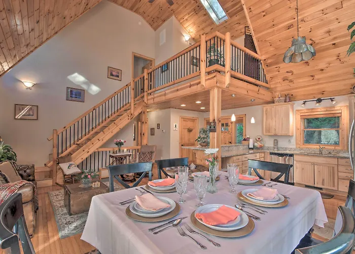 Spacious Lake Santeetlah Cottage W/ Lake Views!