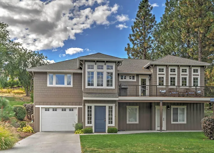 Gorgeous Wapato Point Lakehouse W/ Private Hot Tub