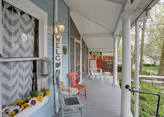 Spacious Lakeside Cottage - 2 Miles To Marblehead!