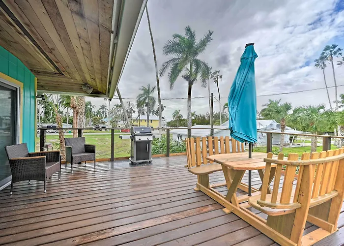 Everglades Getaway W/ Deck & Water Views!