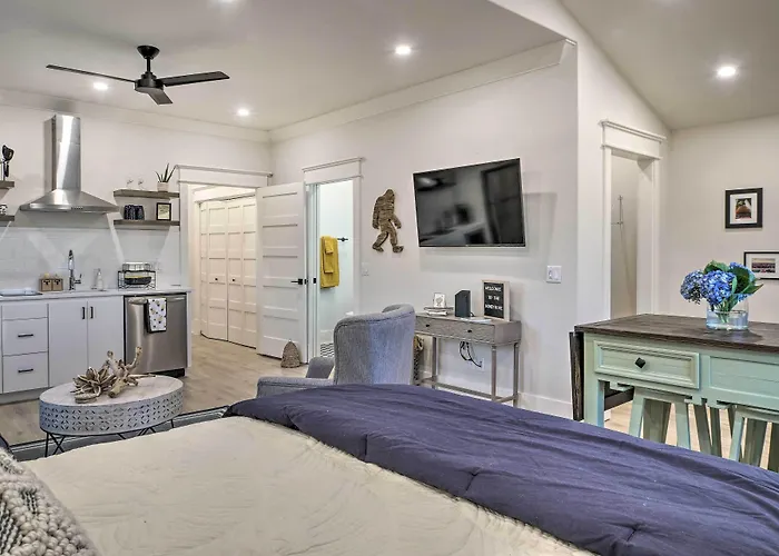 Airy Bentonville Studio < 1 Mile To City Square!