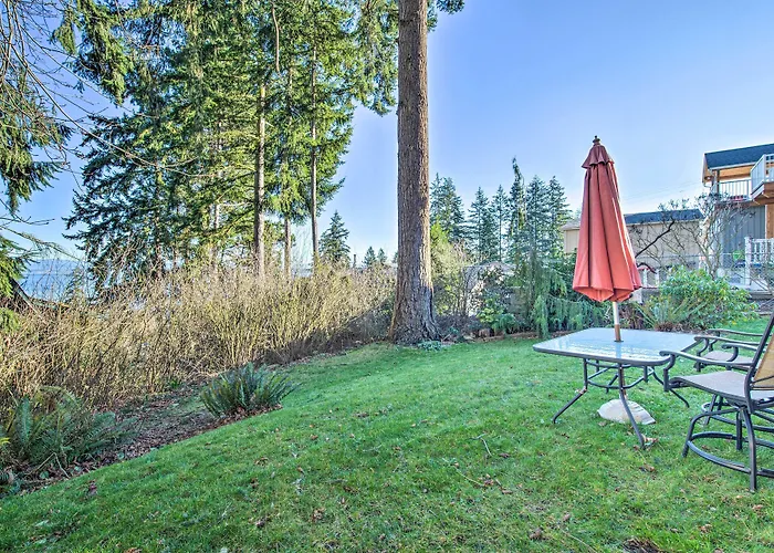 Unique Camano Cabin W/ Mountain + Water Views