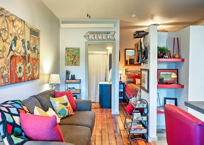Walkable Studio Apartment In Downtown Livingston!