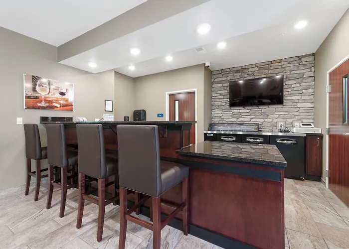 Cobblestone Hotel & Suites - Urbana