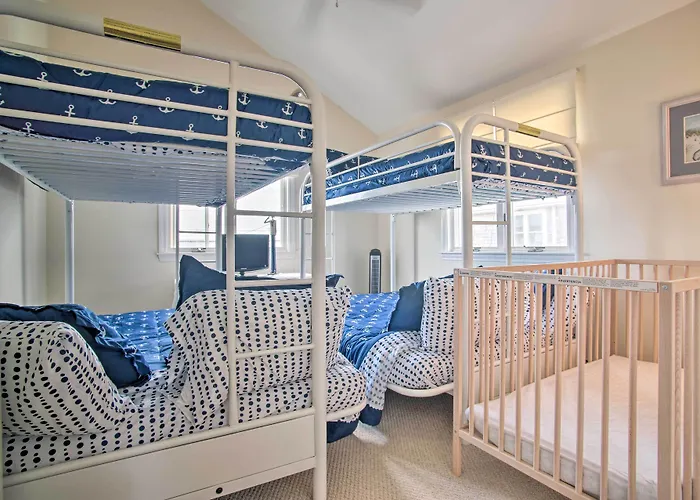2 Decks + Beach Access: Oceanfront Getaway!