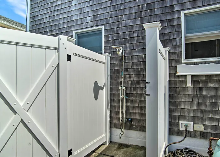 2 Decks + Beach Access: Oceanfront Getaway!