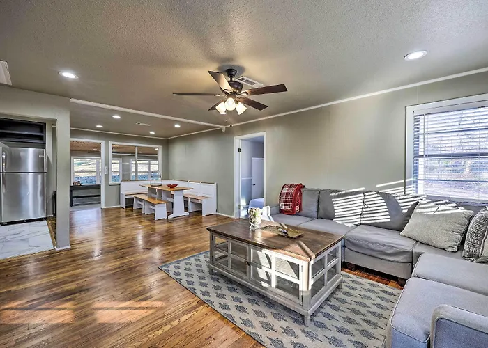 Fayetteville Vacation Rental - 2 Mi To Dtwn!