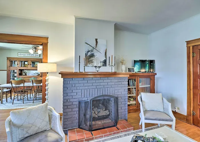 Historic Mountain Home Haven W/ Large Yard!