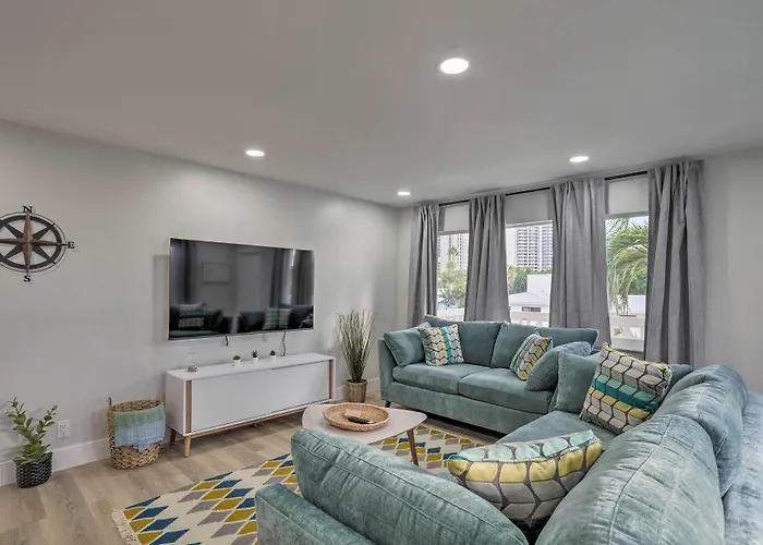 Cozy West Palm Beach Condo: 1 Block To Shore!