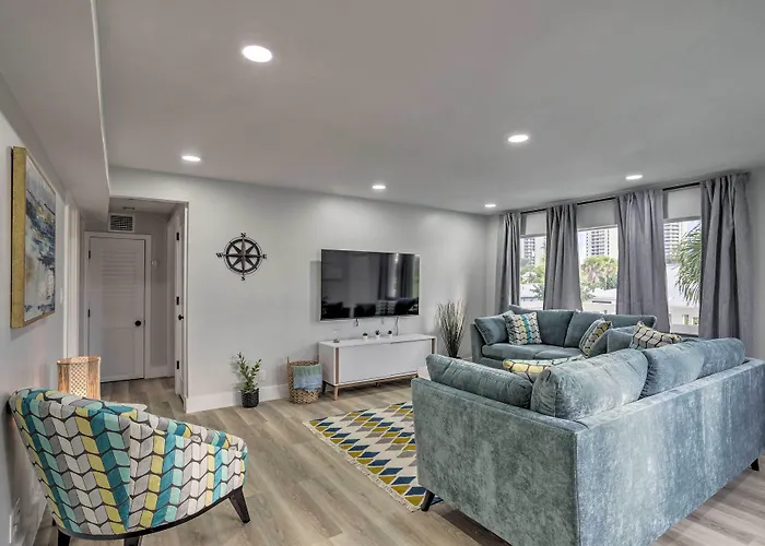 Cozy West Palm Beach Condo: 1 Block To Shore!