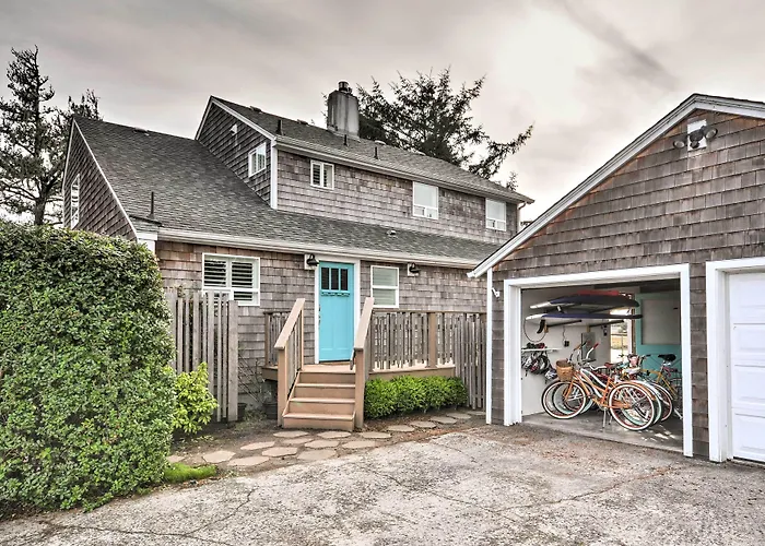 Waterfront Seaside Beach Home W/ Views & Hot Tub!