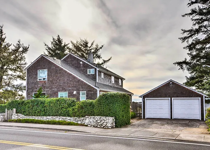 Waterfront Seaside Beach Home W/ Views & Hot Tub!
