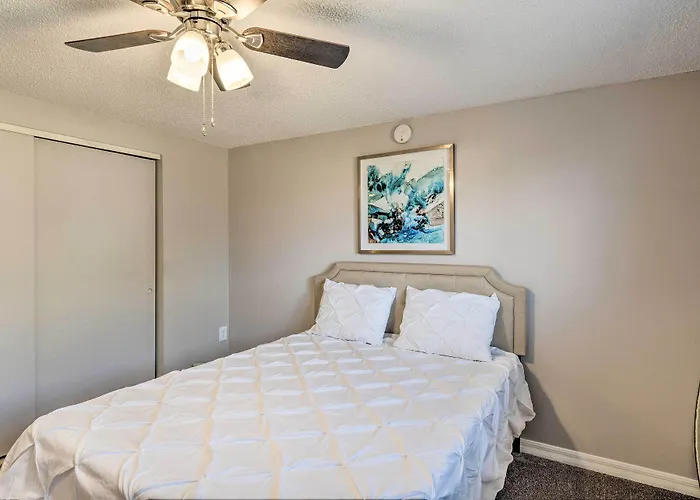 Bright Venice Home W/ Yard < 4 Miles To Beach!