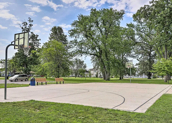 Port Clinton Home With Lake Views!