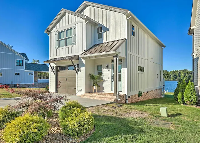 Waterfront Oasis On Tims Ford Lake: Pool/Kayak!