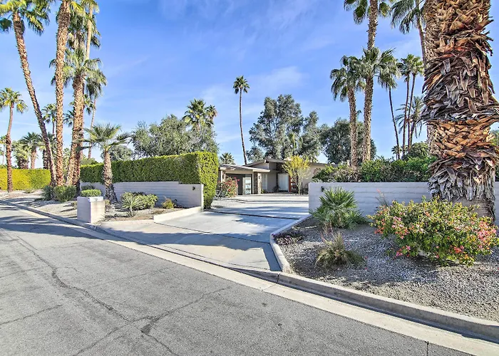 Palm Springs Oasis W/ Pool & Golf Course Views!