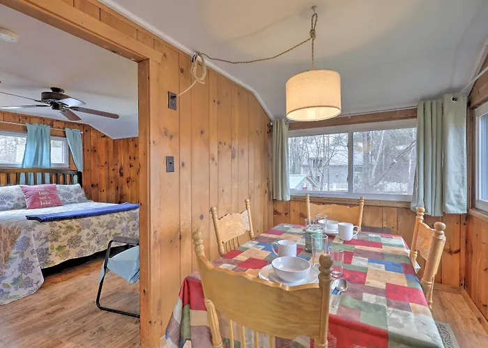 Walk To Marina: Cute Gilford Cottage W/ Grill