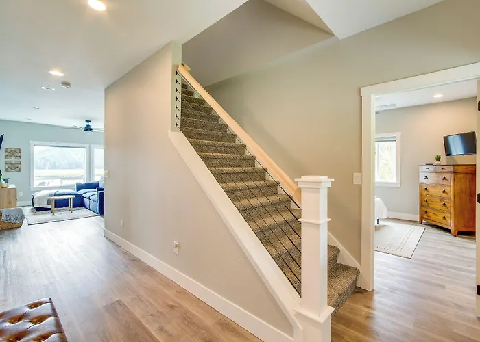 Charming Florence Home W/ Fire Pit & River Views!