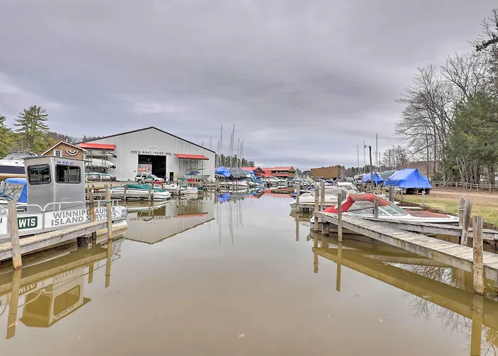 Walk To Marina: Cute Gilford Cottage W/ Grill