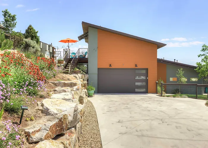 Stylish & Modern Boise Studio W/ Foothills Views!