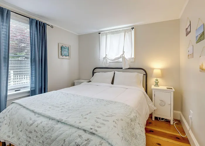 1 Mi To Ferry: 'Sea Street Cottage' In Hyannis