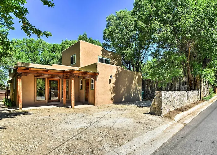 Cozy Home W/ Media Room: Short Walk To Taos Plaza!
