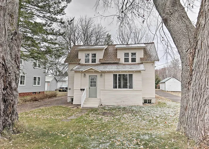 Walk To Lake Superior: Ontonagon Home W/ Fire Pit!