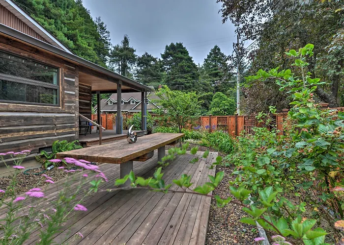 Quiet & Cozy Eureka Home Near Sequoia Park & Zoo!