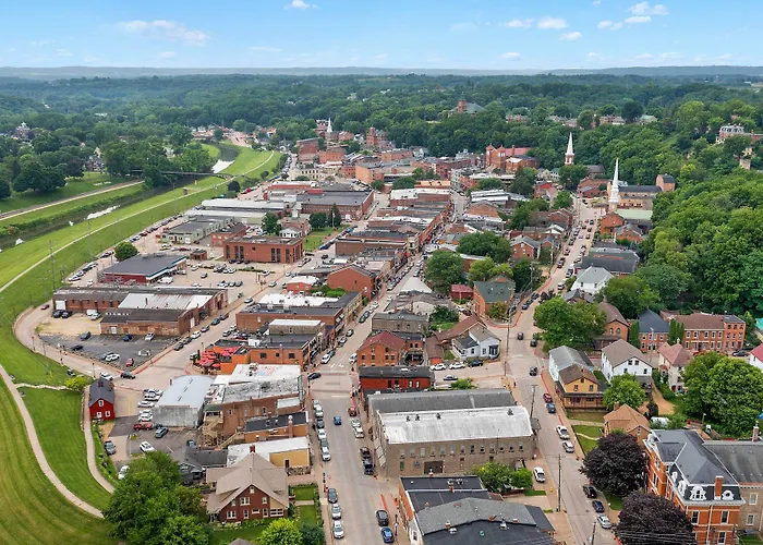 'The Fiveten Federal' - Downtown Galena Gem!