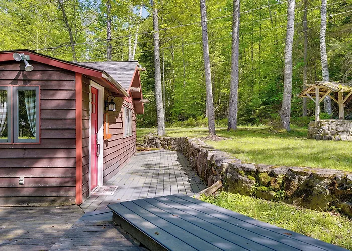 Saranac Lake Cabin W/ Deck: Pets Welcome!