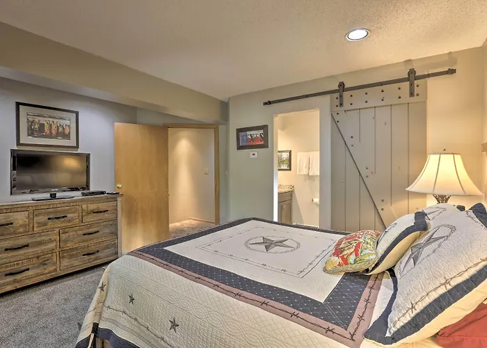 Creekside Frisco Condo W/ Views & Pool Access!