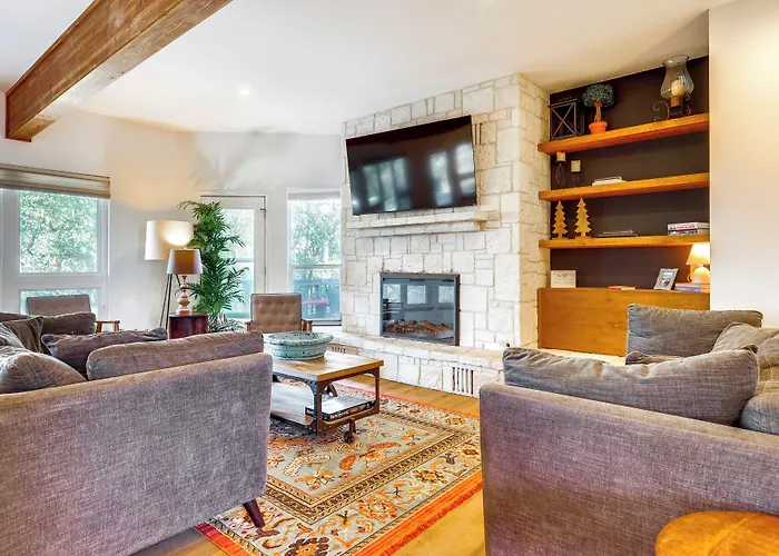 Modern Fischer House W/ Deck, Fire Pit & Hot Tub!