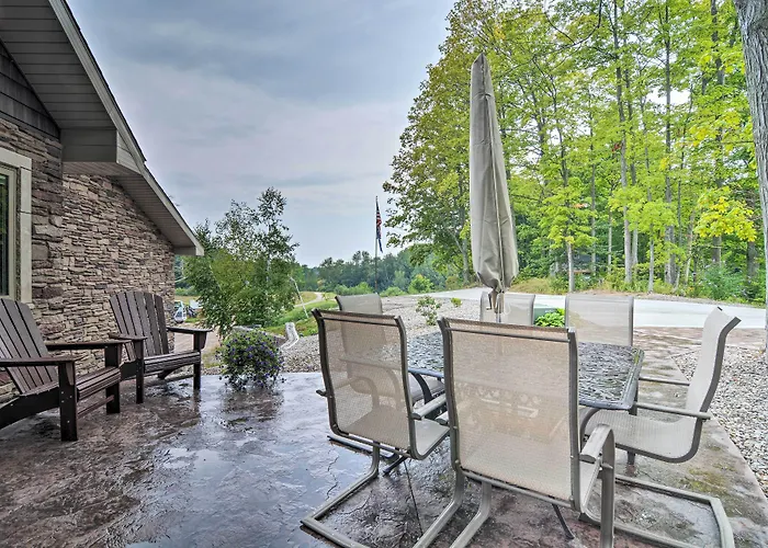 Modern Arcadia Farmhouse On 80 Acres W/ Fire Pit!