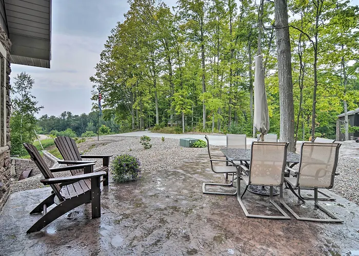 Modern Arcadia Farmhouse On 80 Acres W/ Fire Pit!