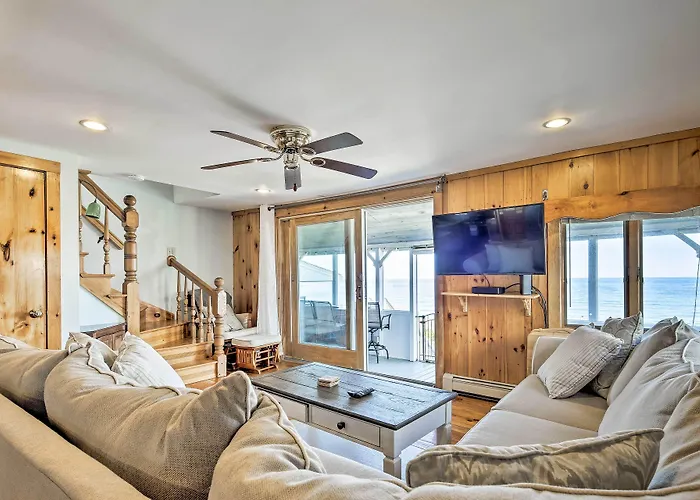 Oceanfront Cape Cod Home W/ Porch, Yard + Grill!