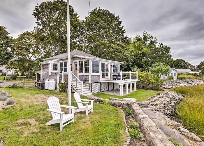 Charming Bristol Cottage W/ Private Beach!