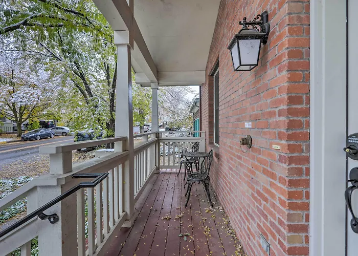 Cozy Central Glenwood Springs Condo W/ 2 Decks!