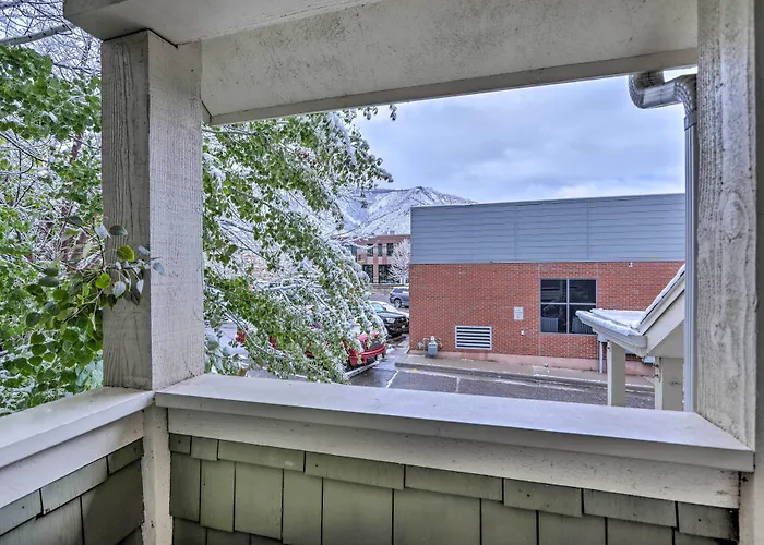 Cozy Central Glenwood Springs Condo W/ 2 Decks!