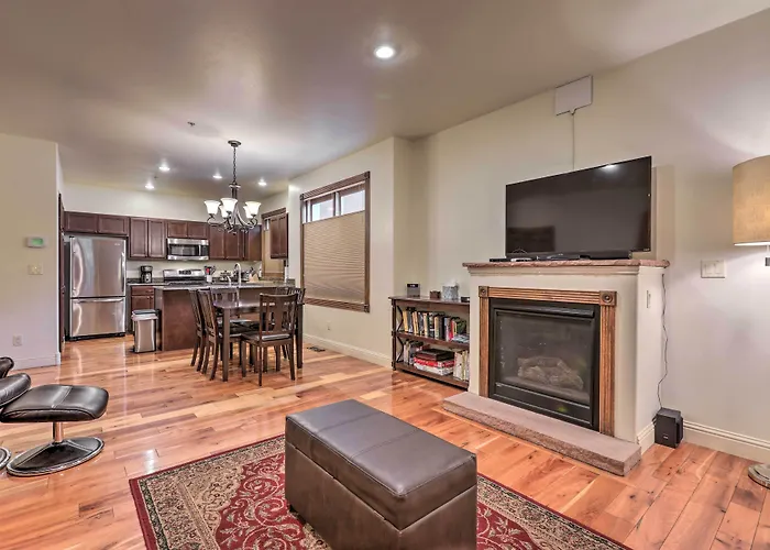 Cozy Central Glenwood Springs Condo W/ 2 Decks!