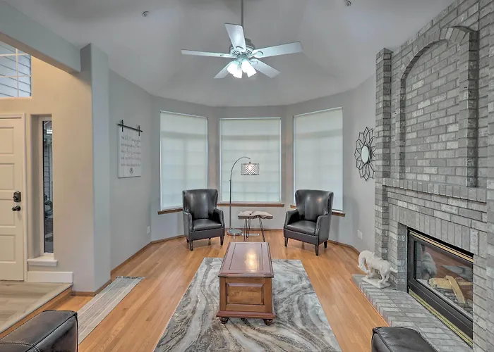Spacious Kent Home: Great For Large Families!