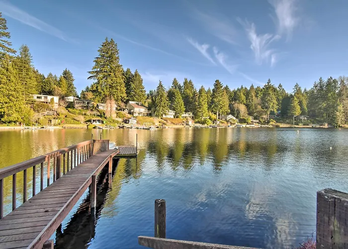 'The Peacock House' - Waterfront Home W/ Hot Tub!